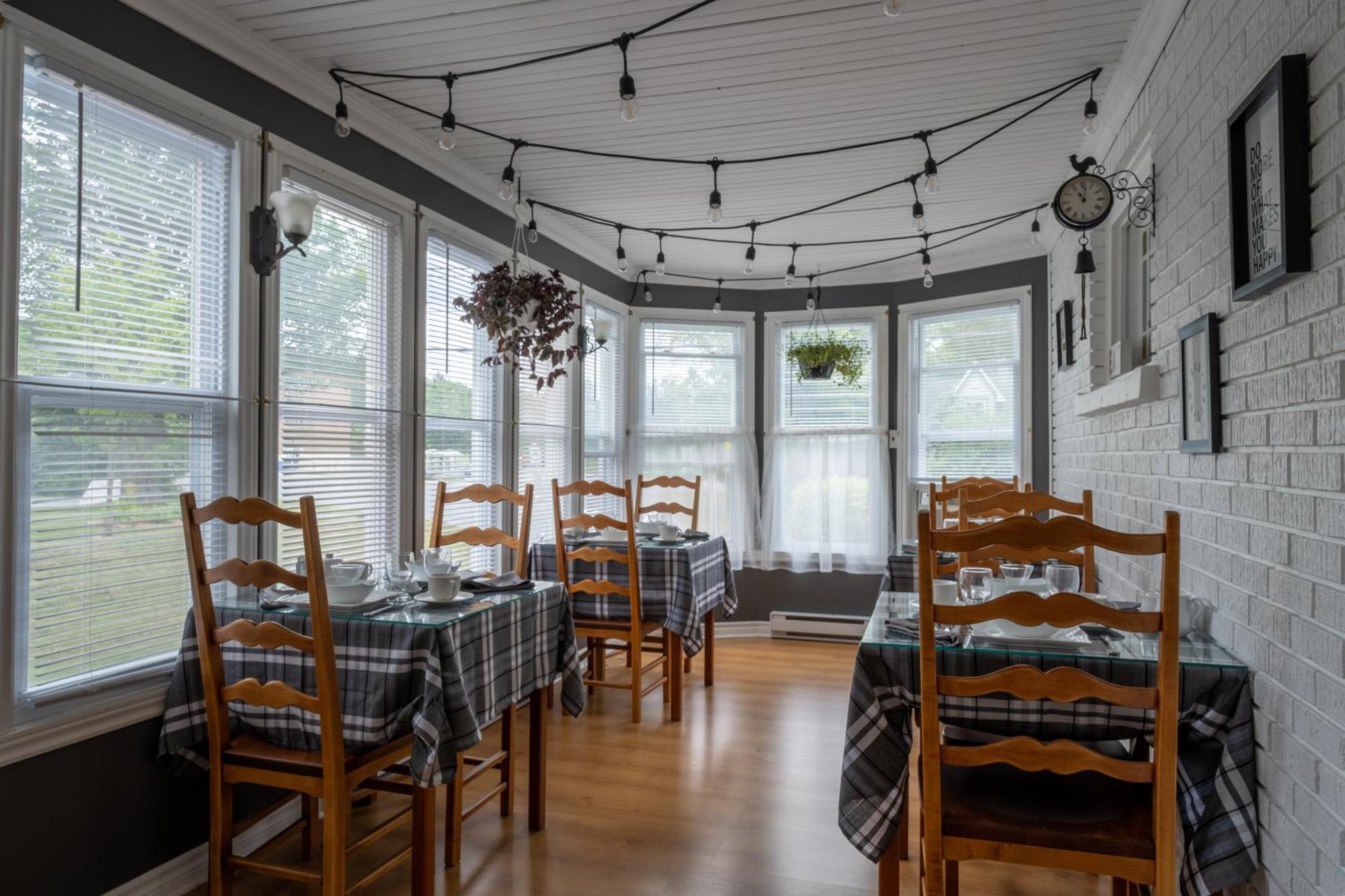 Au coq du bonheur Bed and Breakfast Magog Eksteriør billede