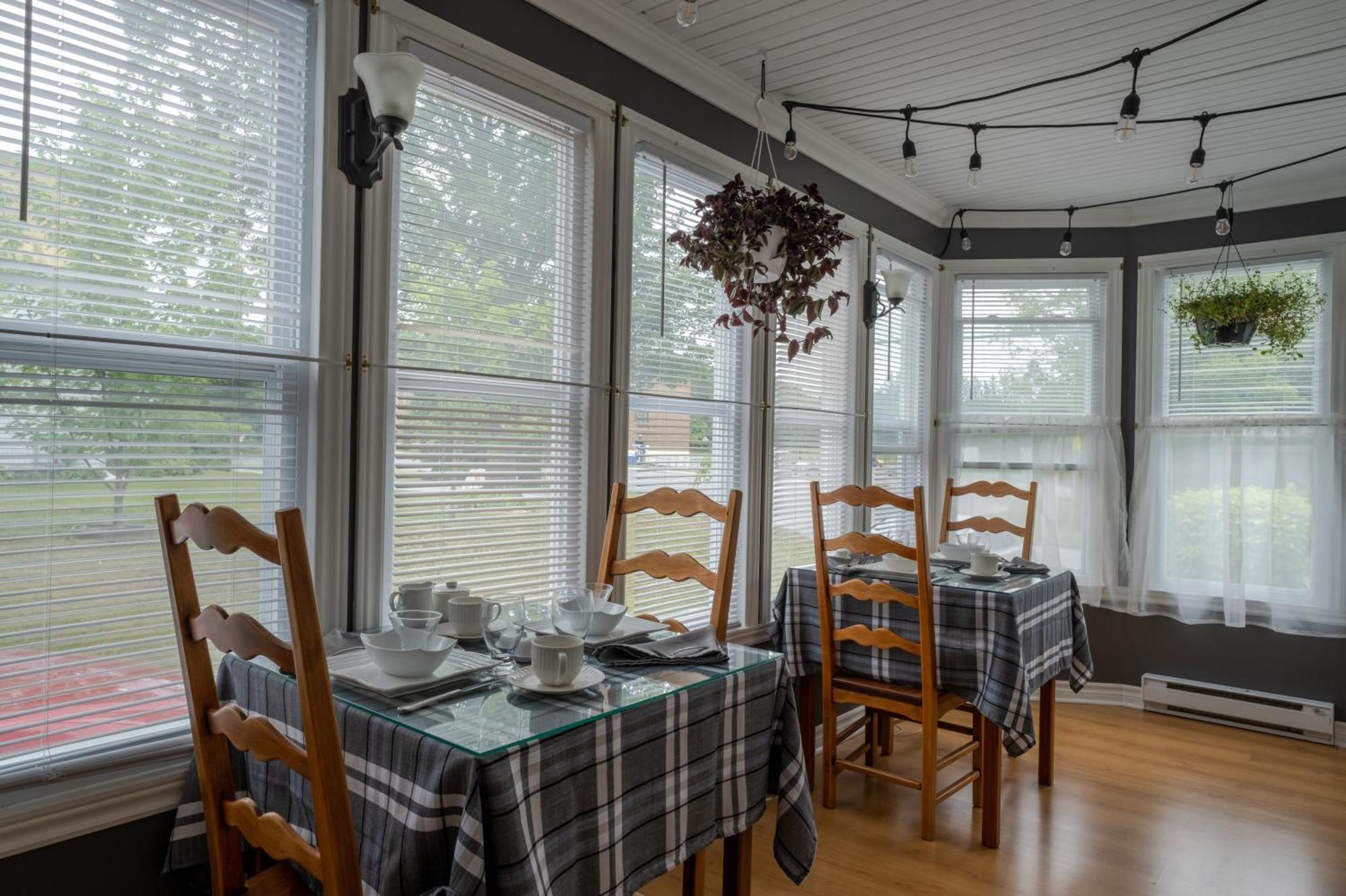 Au coq du bonheur Bed and Breakfast Magog Eksteriør billede