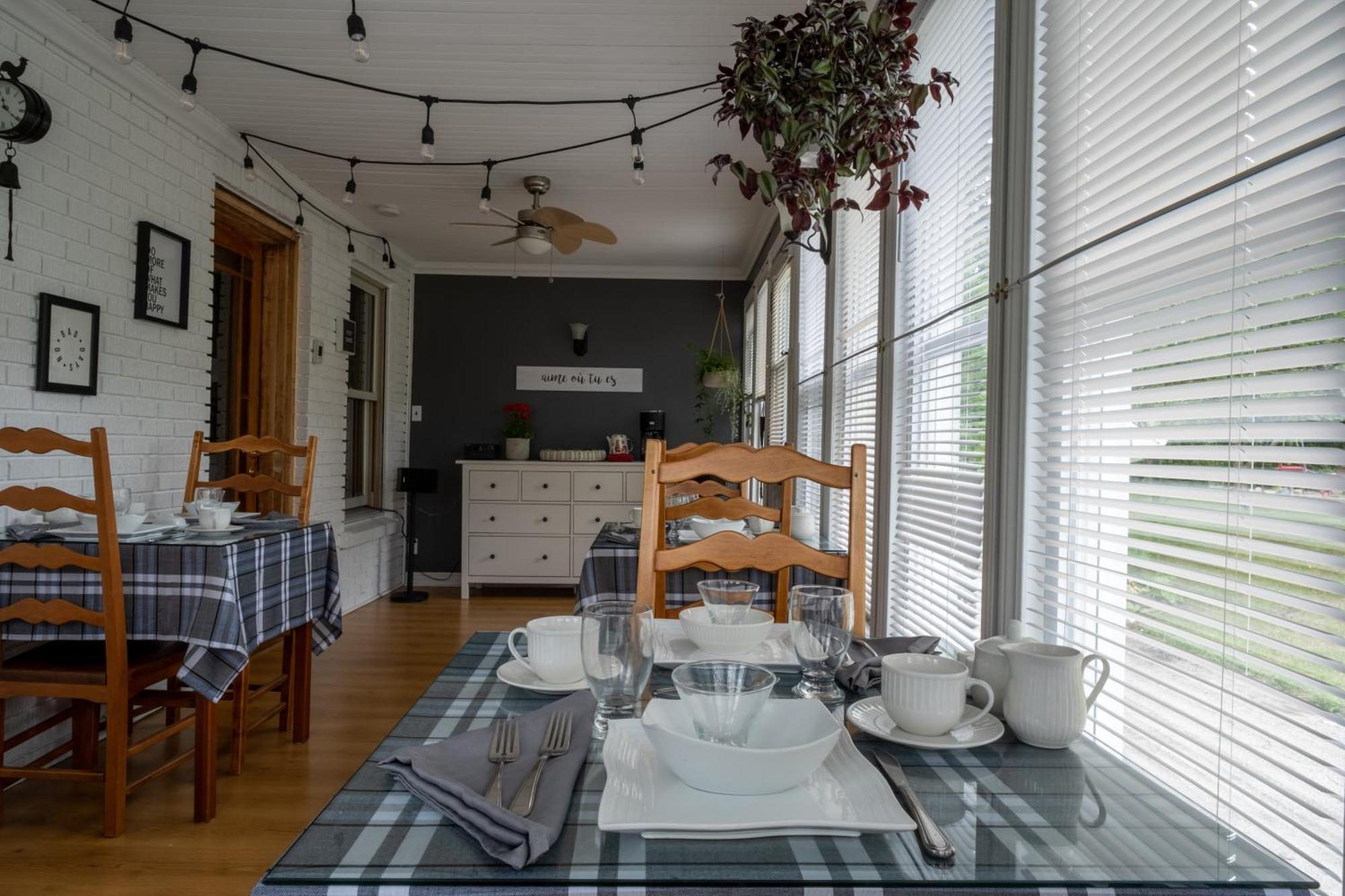 Au coq du bonheur Bed and Breakfast Magog Eksteriør billede
