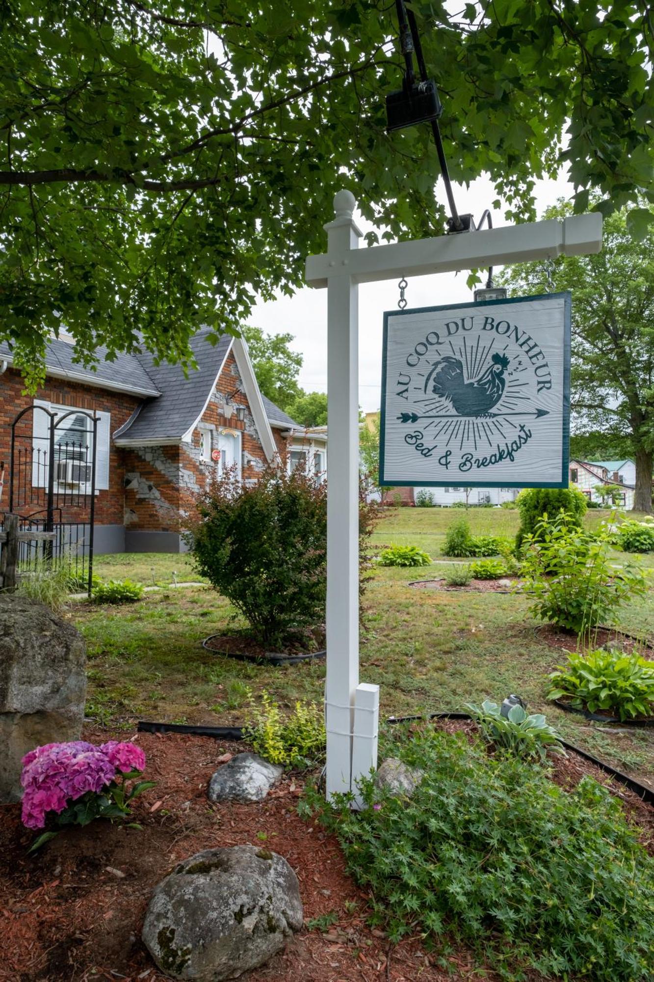 Au coq du bonheur Bed and Breakfast Magog Eksteriør billede
